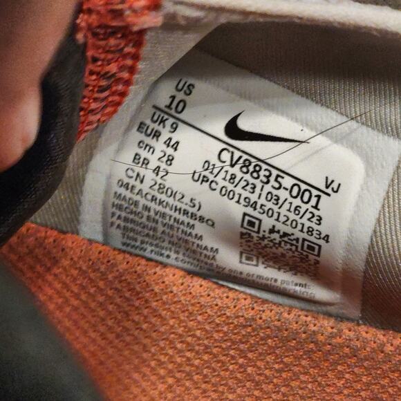 Rare Nike Air Max 270 Sneakers CV8835-001 Size 10 US main image 5